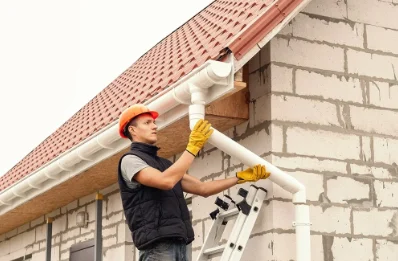 Pose et remplacement de gouttières à Sénas